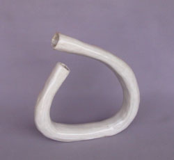 安西妙子「曲細筒花入」縦4.0×横22.0×高23.0cm