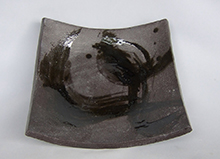 今野純子 「黒地釉刷毛角皿」 縦22.0×横22.0×高7.0cm