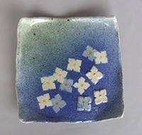 郷原恵美子 「紫陽花文角皿」 径16.5×16.5　高1.0cm