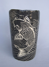 沼邉美穂 「黒掻落花瓶」 径15.0　高25.0cm