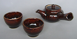 高橋秀治 「鉄釉茶器揃」 急須 径17.0×14.5 高8.5 cm　汲出し 径8.0 高5.0 cm