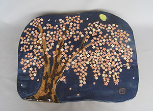 青井浩也「しだれ桜陶板」径50.5×40.5高1.5cm