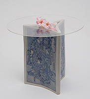 小堺ひとみ 「table on the table」 径24.0×22.0高33.0cm（円盤径40.0cm）