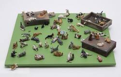 中村直子　「古希の記念に７０匹のネコを作りました」　径57.0×52.0高9.0cm