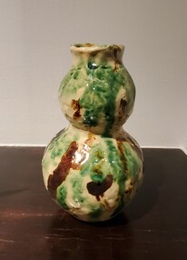 井上智雄「織部瓢形花入」