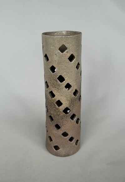 上野桃子　「透角文筒花入」　径7.0×7.0 高22.0cm